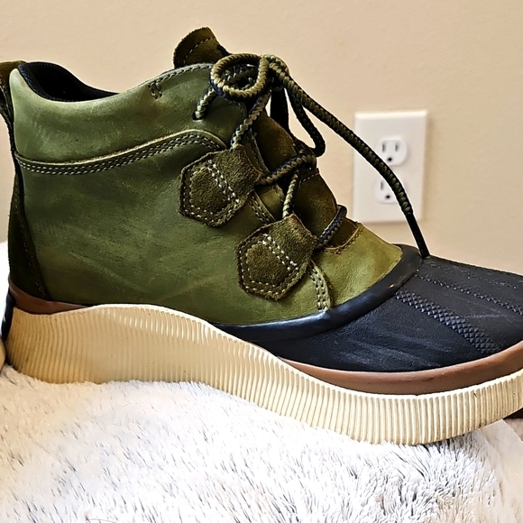 Sorel Out N About Booties - Picture 6 of 9